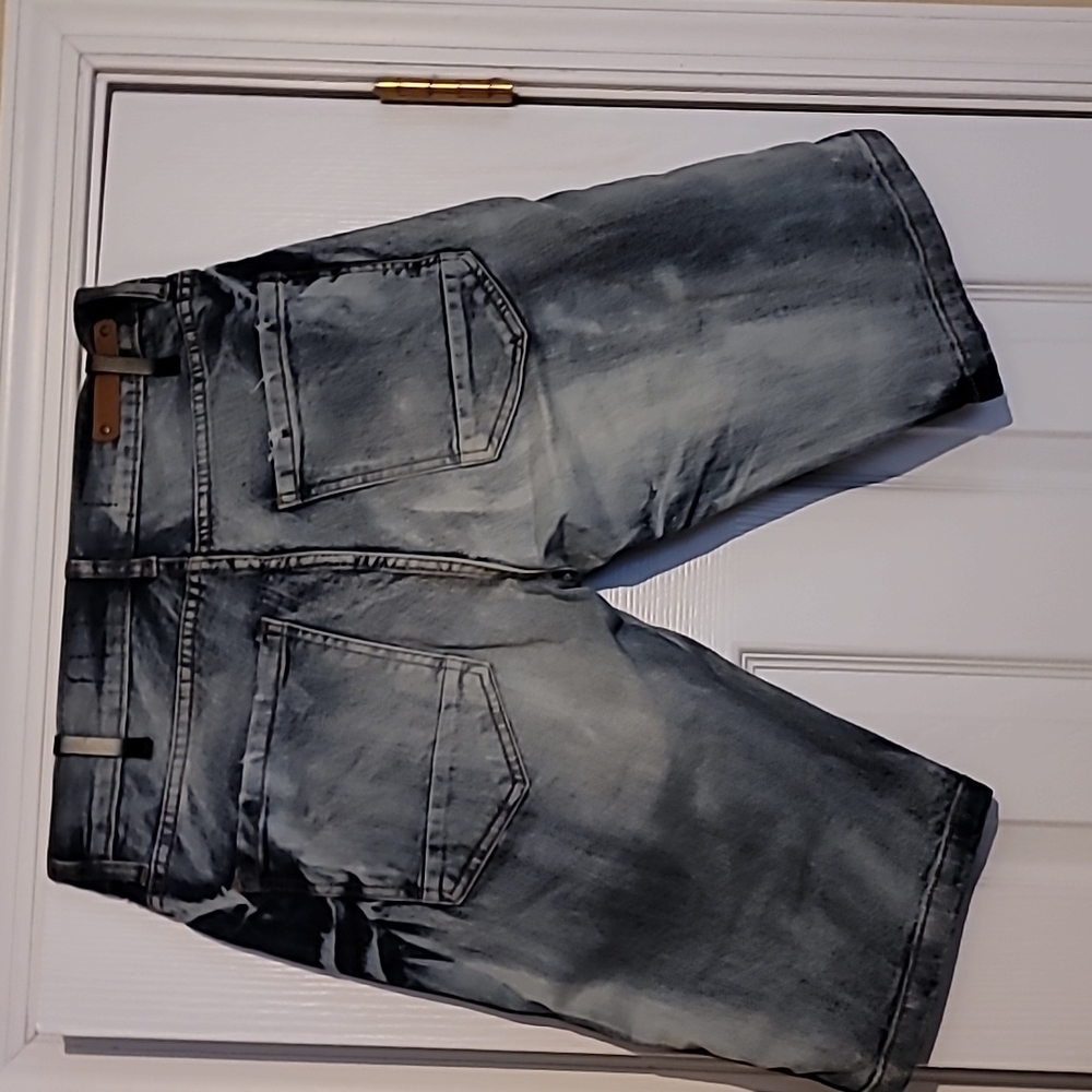 Selling shorts - Picture 2 of 2